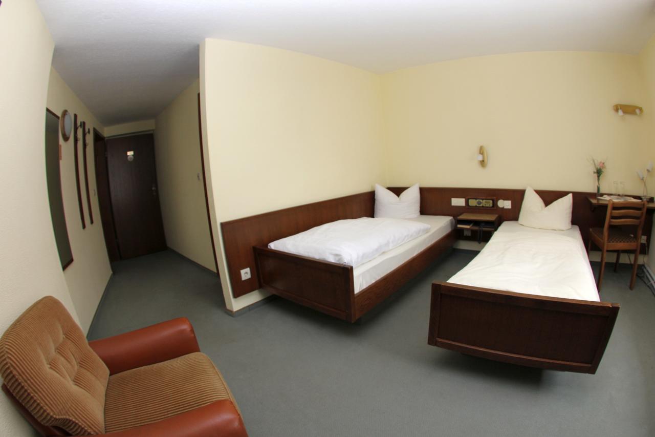 Zum Lowen Hotel Weiterstadt Eksteriør billede