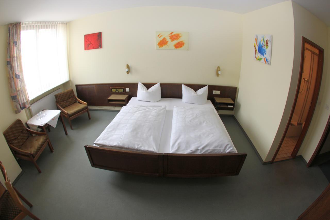 Zum Lowen Hotel Weiterstadt Eksteriør billede