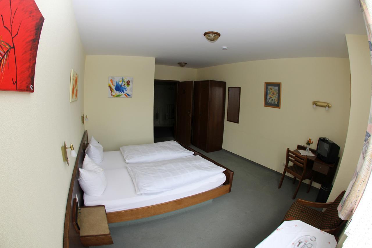 Zum Lowen Hotel Weiterstadt Eksteriør billede