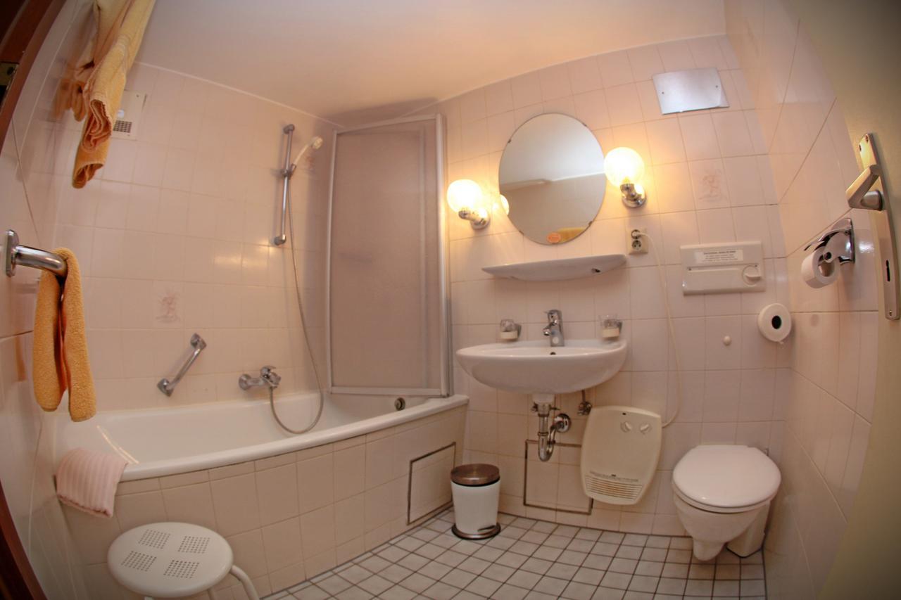 Zum Lowen Hotel Weiterstadt Eksteriør billede
