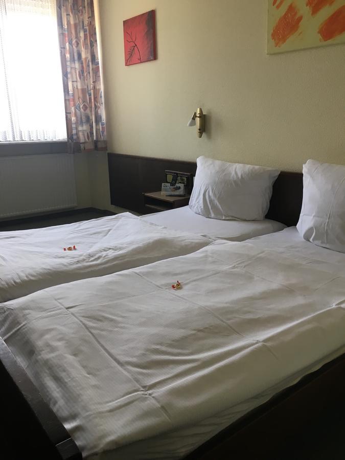 Zum Lowen Hotel Weiterstadt Eksteriør billede